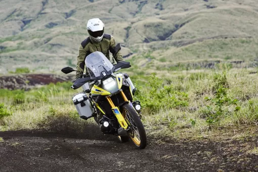 v-strom-1050-de-pricing-action-1-7krhjzhovc.jpg