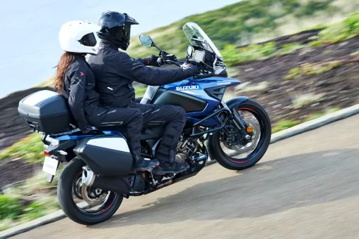 v-strom-1050-de-pricing-action-4-ptvmtbcrcs.jpg