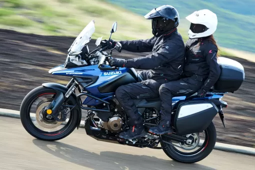 v-strom-1050-de-pricing-action-6-wfetvoilzn.jpg