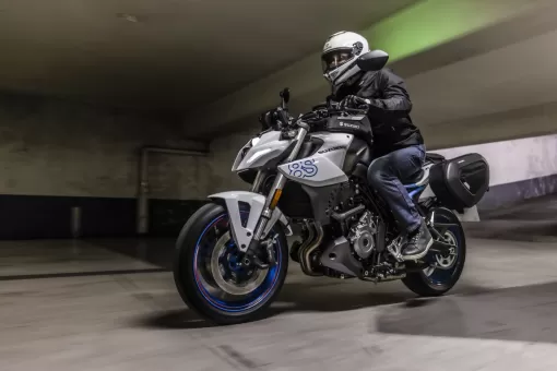 new-gsx8s-action-6-lxhvabo539.jpg