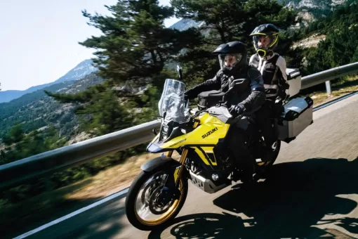 new-vstrom800de-action-2-d2wqe9dauk.jpg