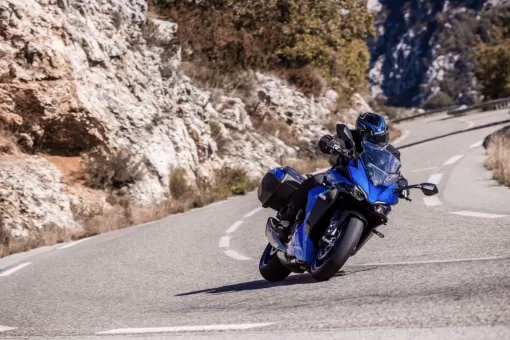 gsx-s1000gt-news-action-4-sge0jfwu1b.jpg