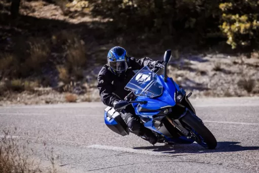 gsx-s1000gt-news-action-5-54cyfehvxi.jpg
