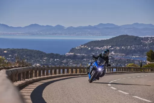 gsx-s1000gt-news-action-3-wgbkxdqehe.jpg