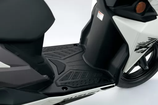 suzuki-news-boost-trio-show-11-hjw8mbnkjv.jpg