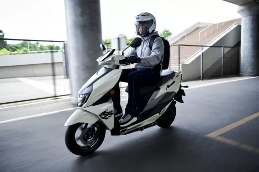 suzuki-news-boost-trio-action-5-e9av2todfp.jpg